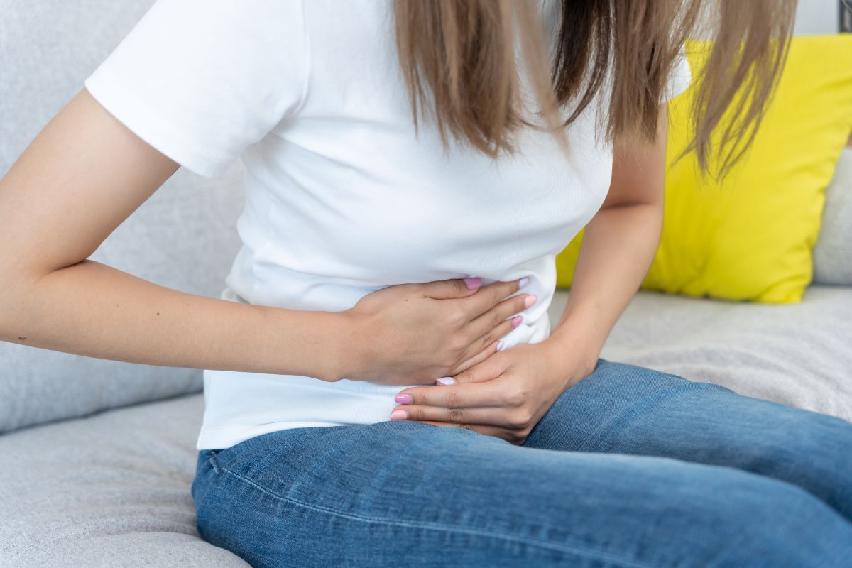 便秘がつらい時の対処法【食べ物・飲み物と食事以外の改善法を紹介】