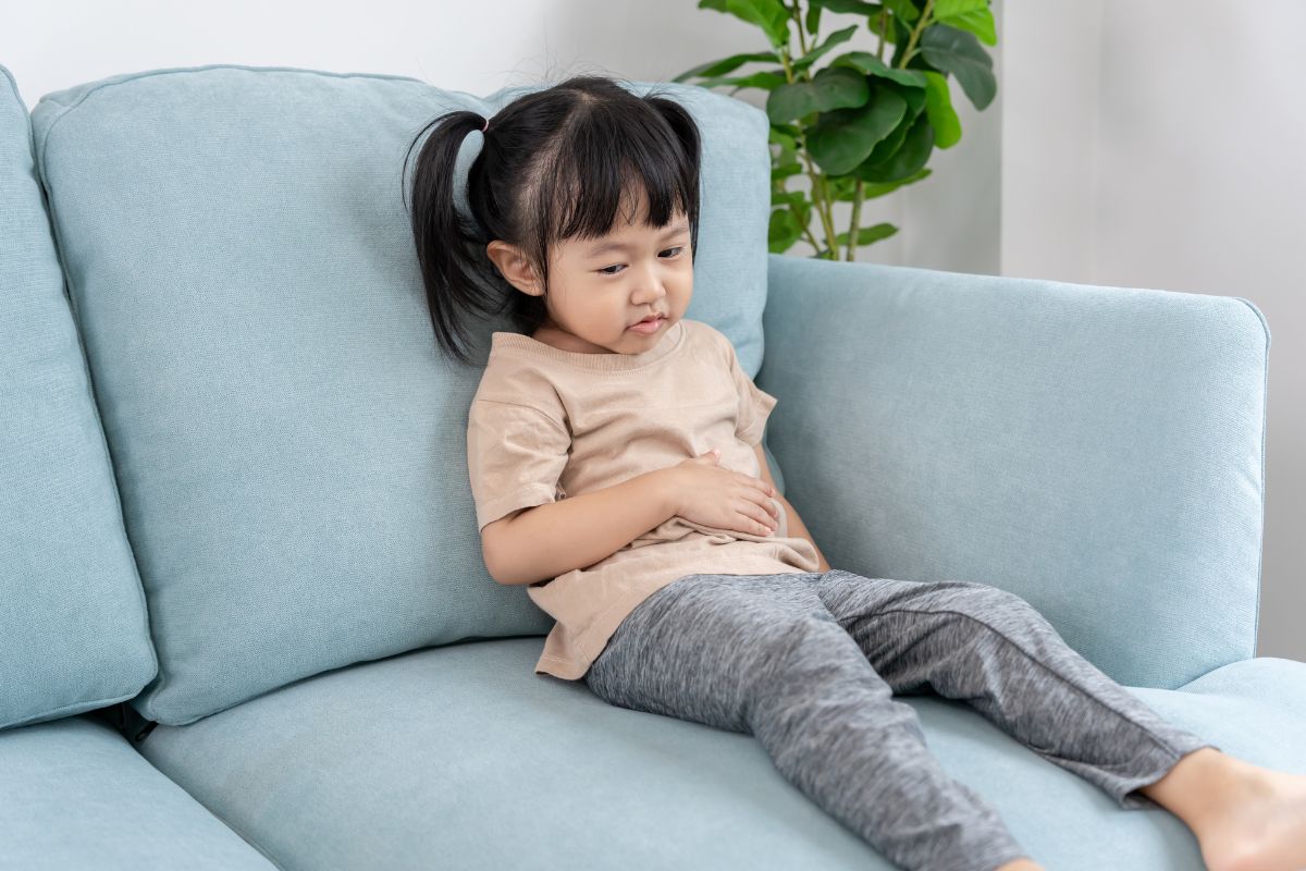 子供の便秘を改善する飲み物と食べ物：年齢別の便秘の原因と対策方法を解説